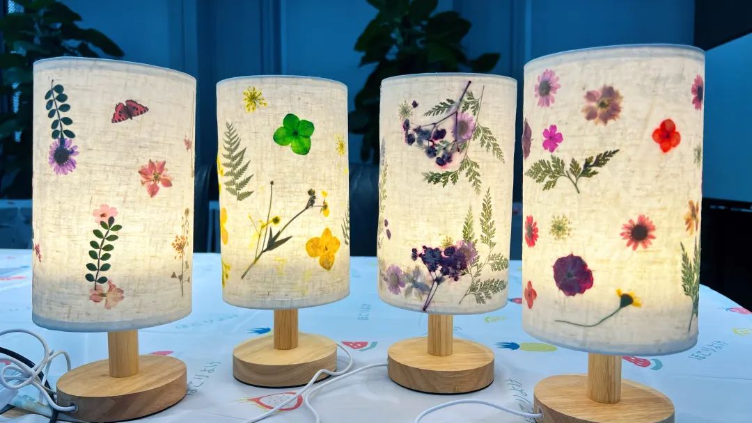 gt国际娱乐集团开展 花灯艺语 点亮美好 压花台灯制作活动